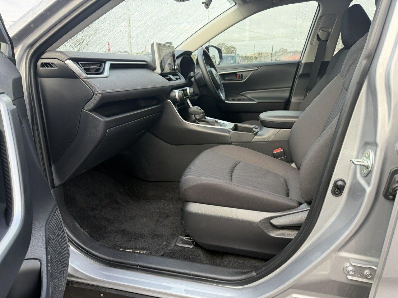 2025 Toyota RAV4 GX AWD in Silver