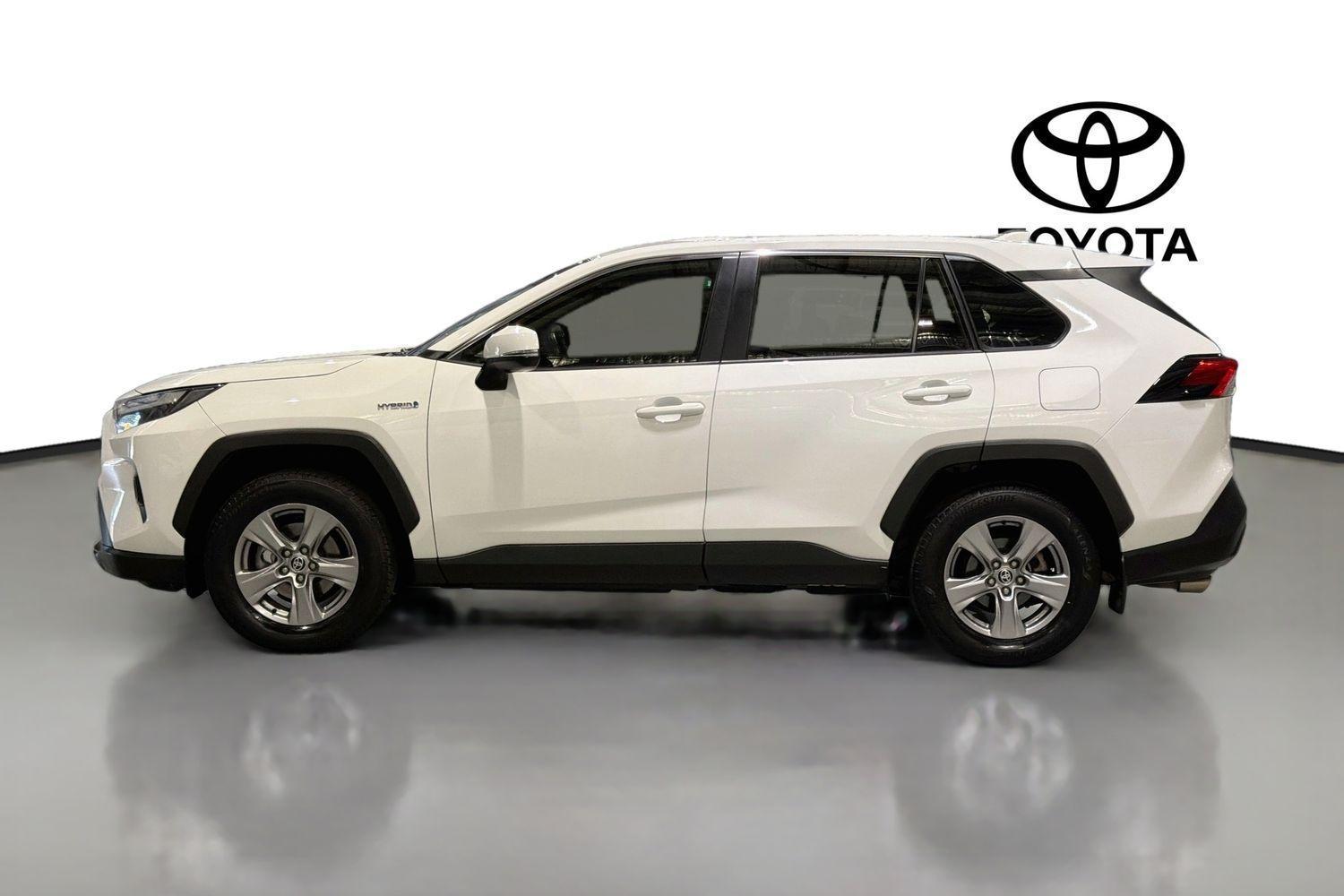 2022 Toyota RAV4 GX AWD in White