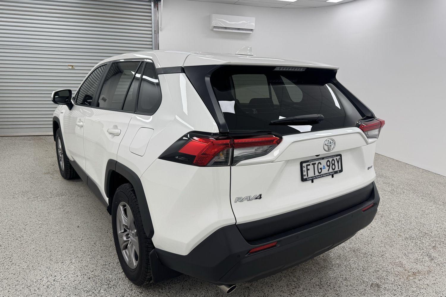 2025 Toyota RAV4 GX AWD in White