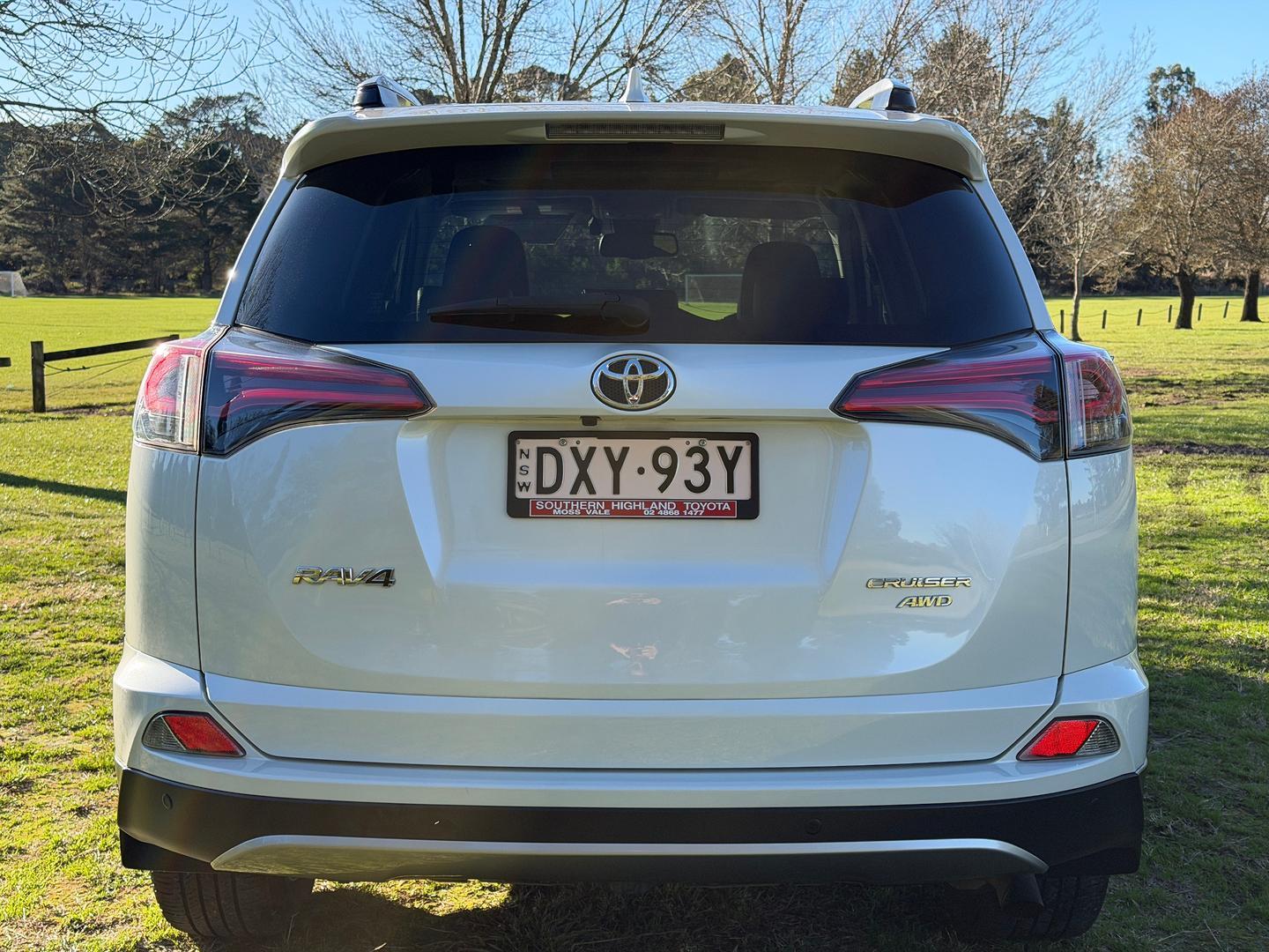 2018 Toyota RAV4 Cruiser in White