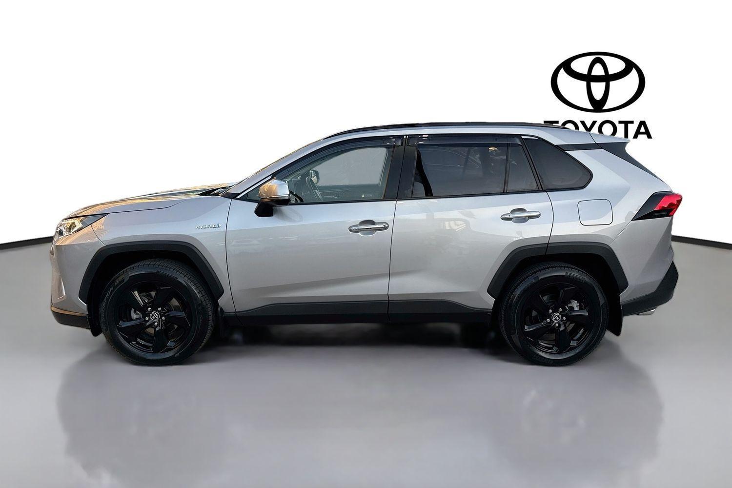 2021 Toyota RAV4 Cruiser-AWD in Silver