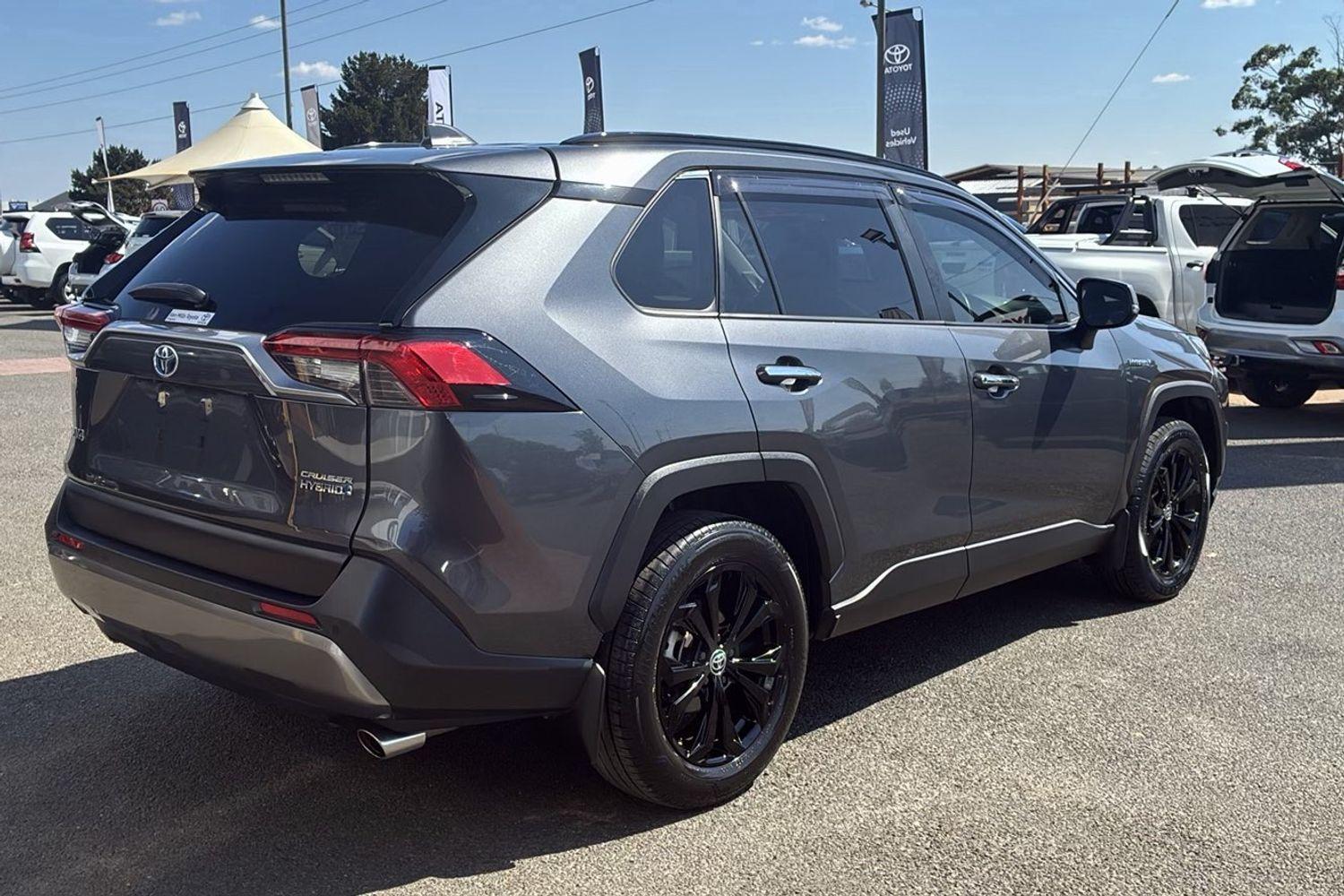 2024 Toyota RAV4 Cruiser-AWD in Silver