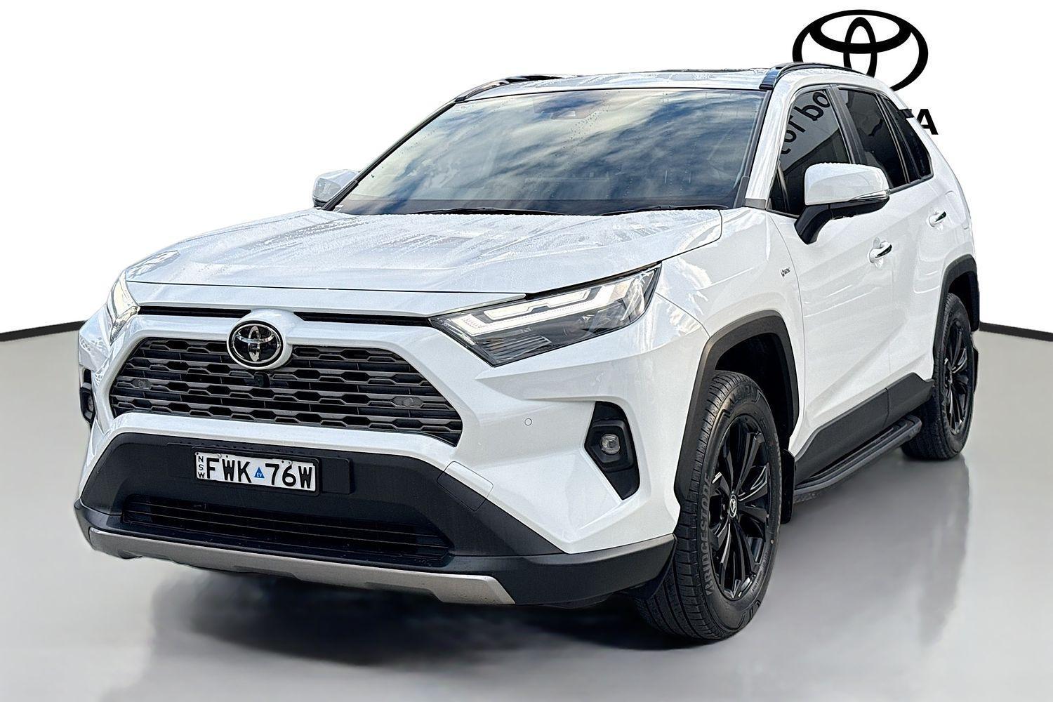 2025 Toyota RAV4 Cruiser-AWD in White