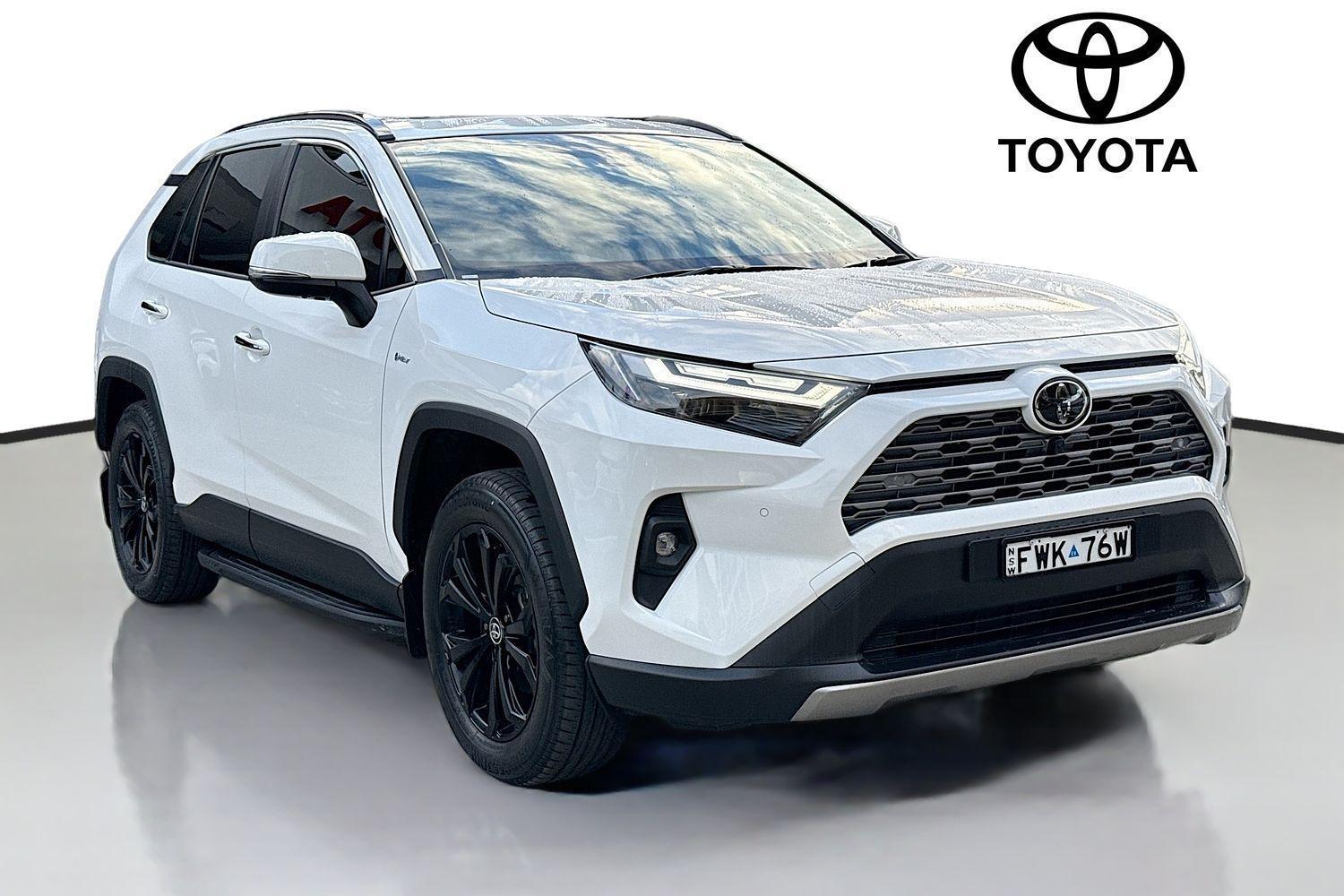 2025 Toyota RAV4 Cruiser-AWD in White
