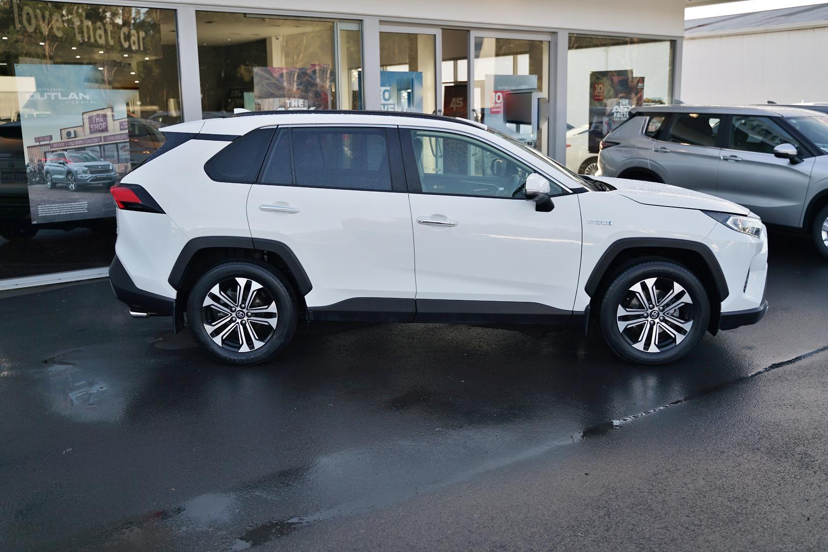 2020 Toyota RAV4 Cruiser in White