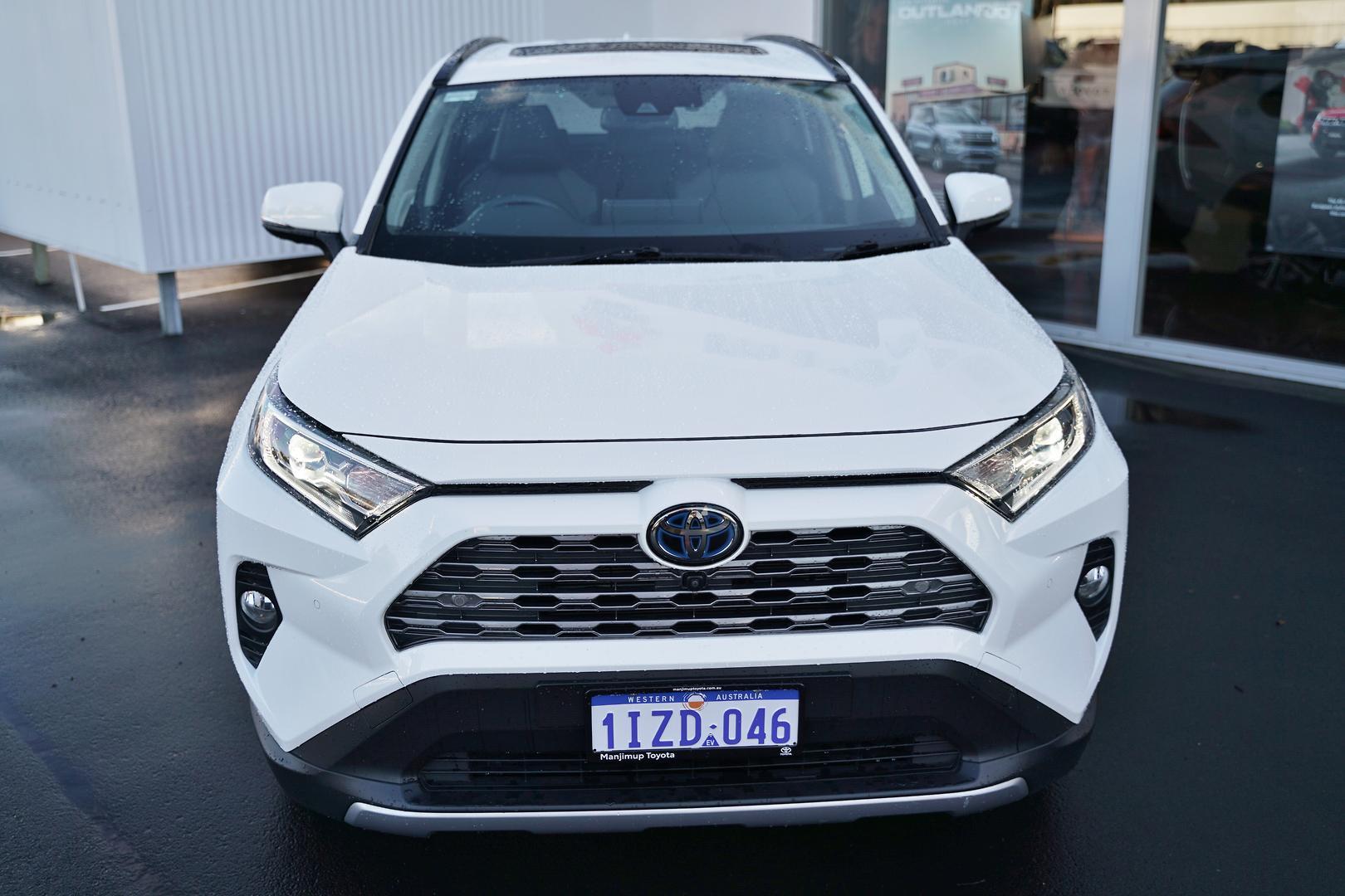 2020 Toyota RAV4 Cruiser in White