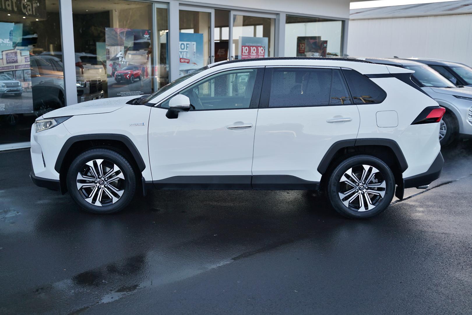 2020 Toyota RAV4 Cruiser in White