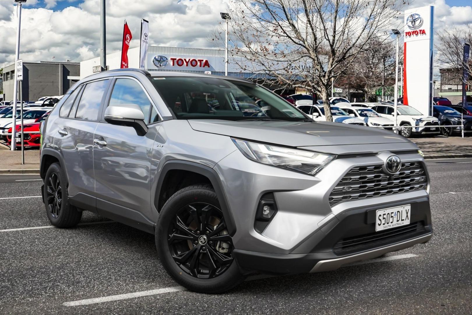 2025 Toyota RAV4 Cruiser in Silver