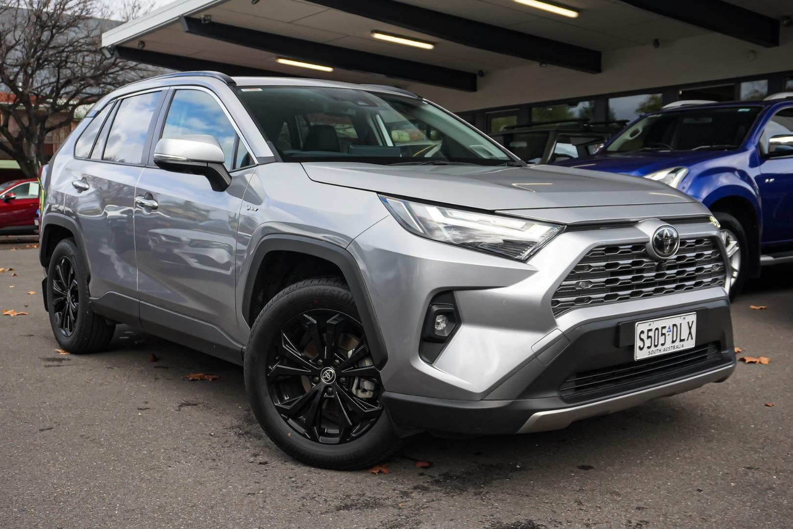2025 Toyota RAV4 Cruiser in Silver
