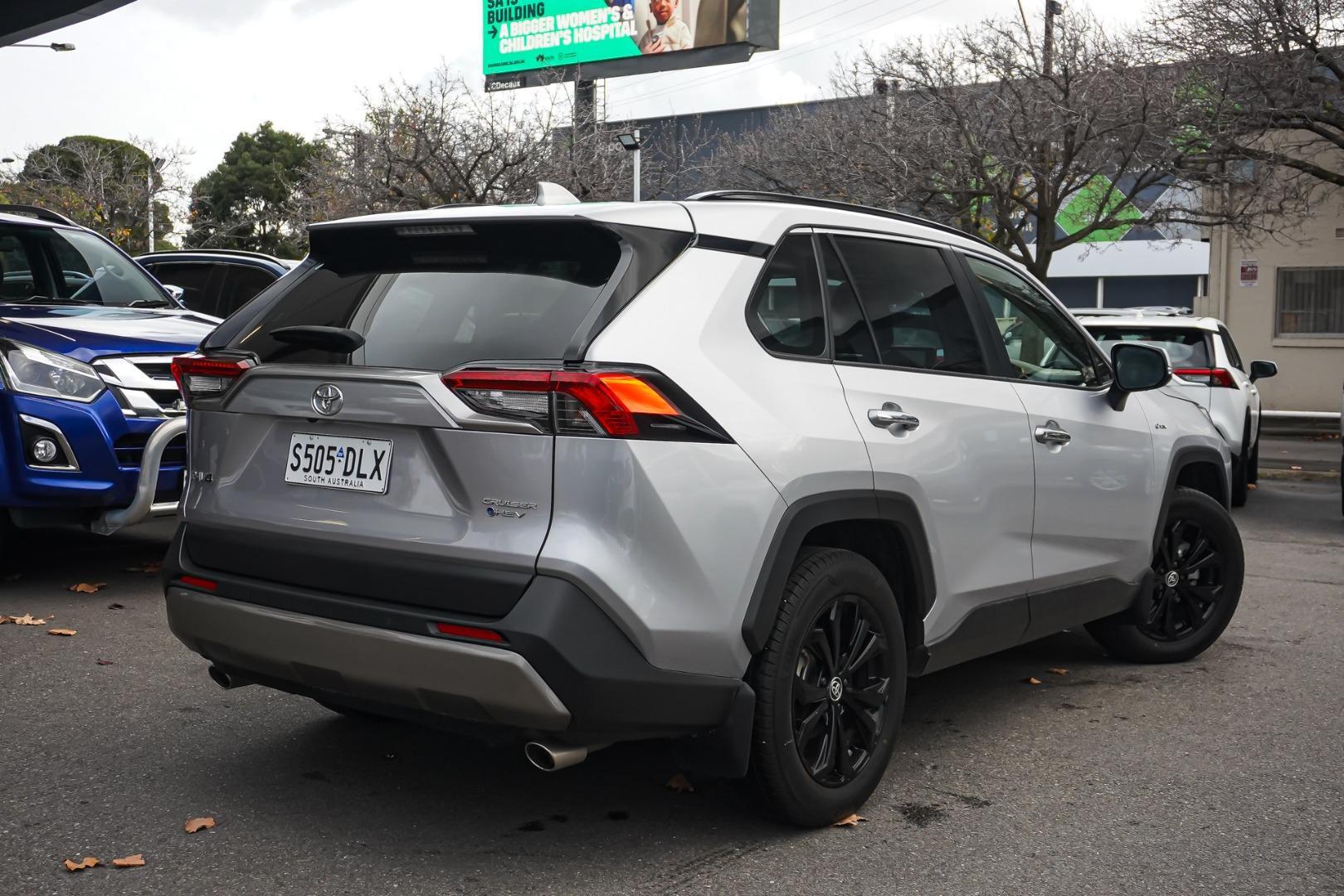 2025 Toyota RAV4 Cruiser in Silver