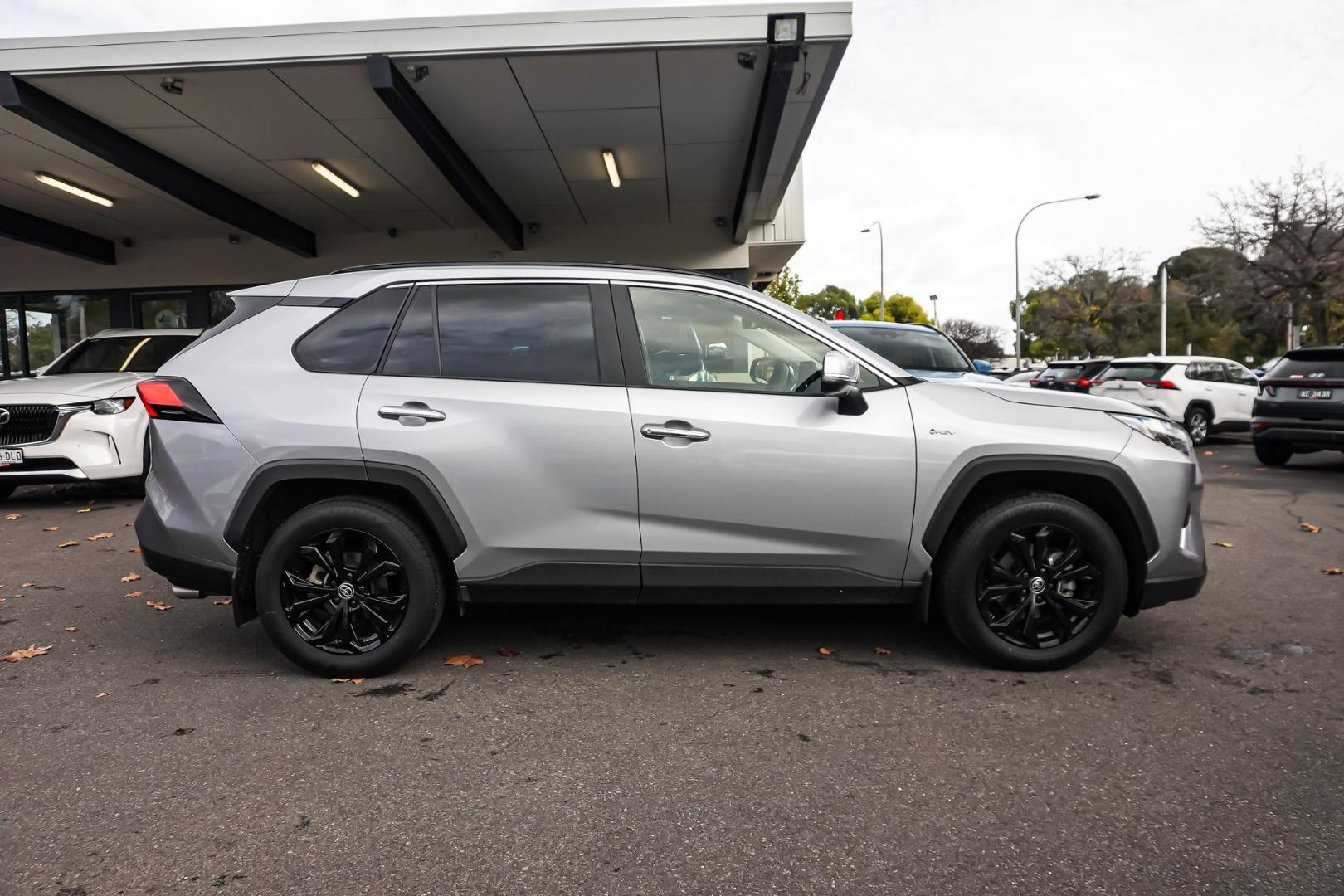2025 Toyota RAV4 Cruiser in Silver