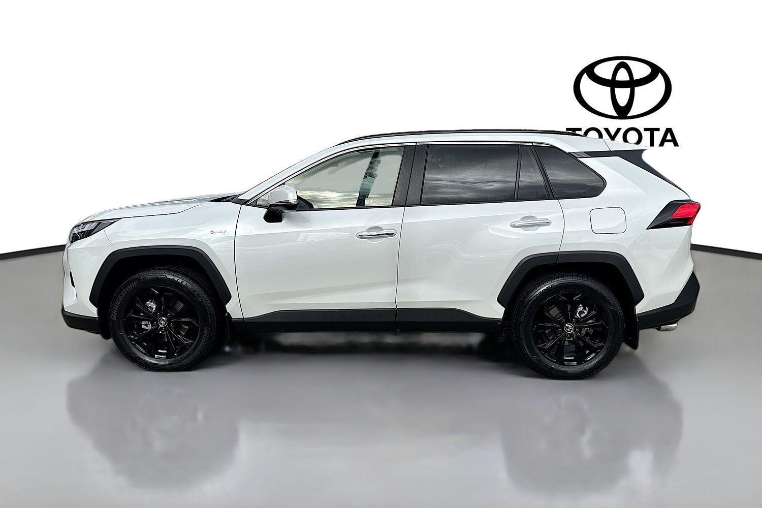 2025 Toyota RAV4 Cruiser-AWD in White