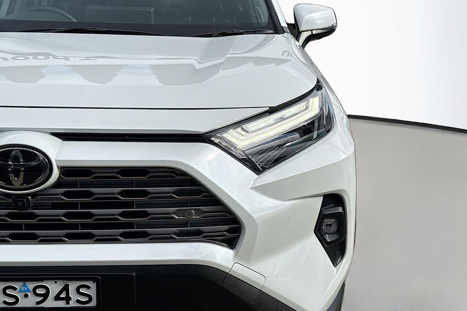 2025 Toyota RAV4 Cruiser-AWD in White