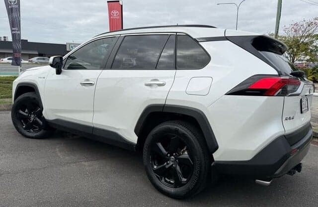 2019 Toyota RAV4 Cruiser-AWD in White