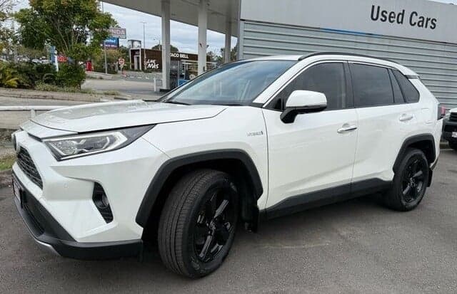 2019 Toyota RAV4 Cruiser-AWD in White
