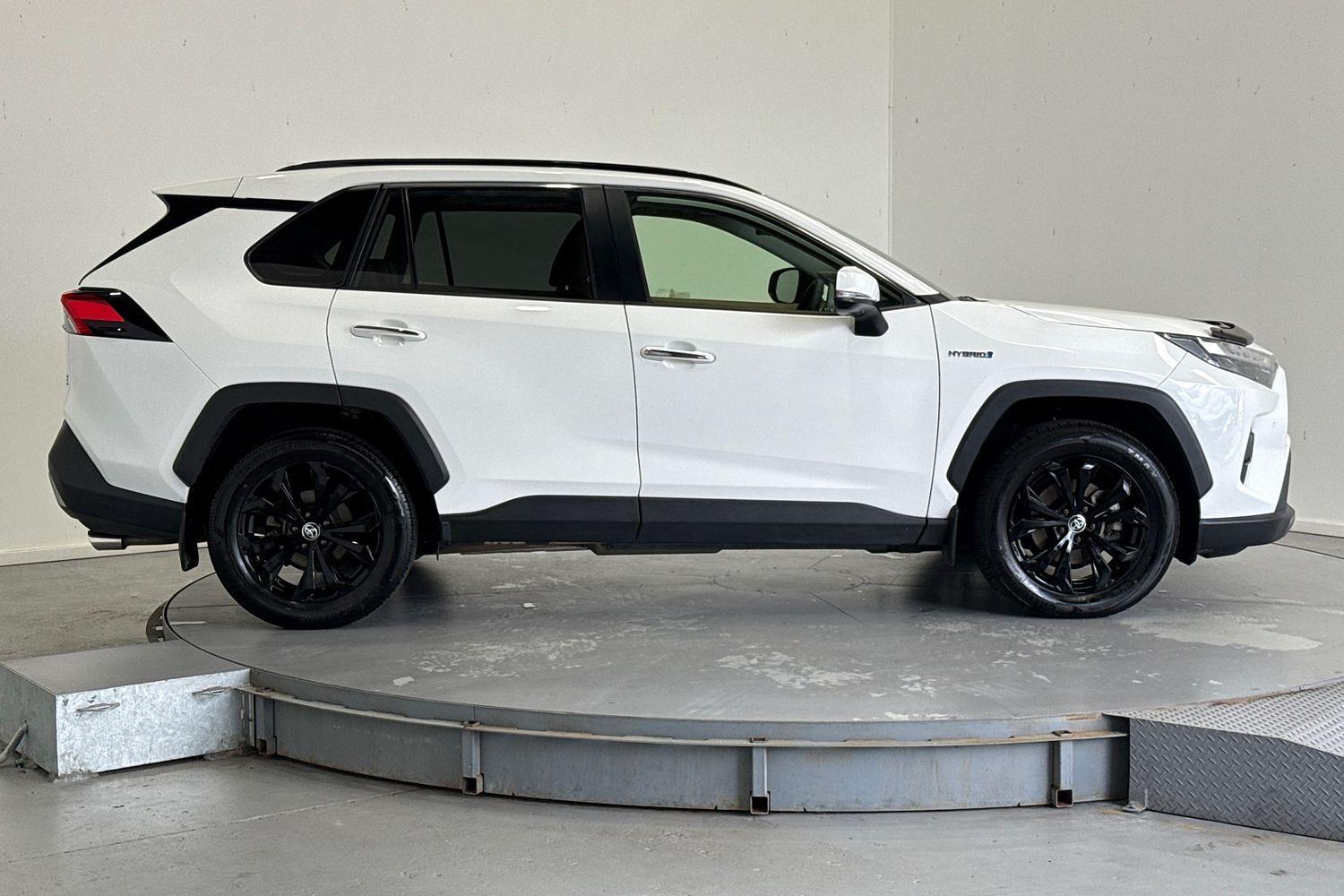 2021 Toyota RAV4 Cruiser-AWD in White