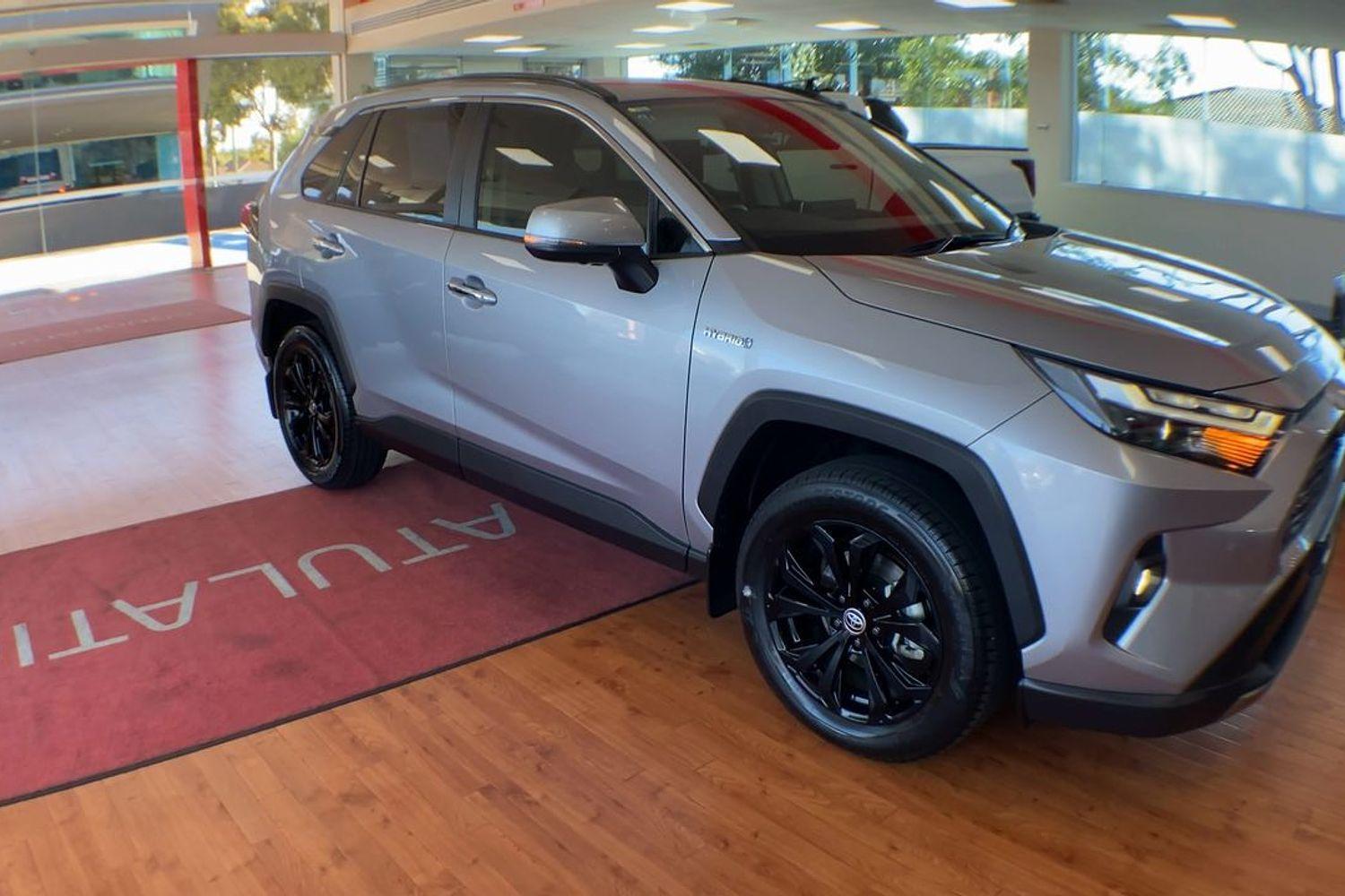 2022 Toyota RAV4 Cruiser-AWD in Silver