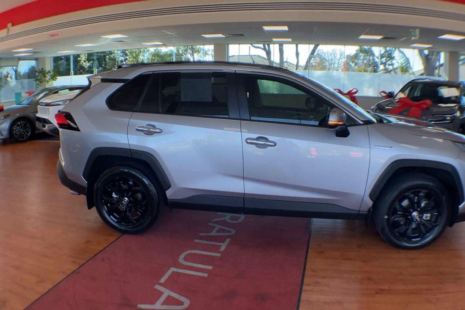 2022 Toyota RAV4 Cruiser-AWD in Silver