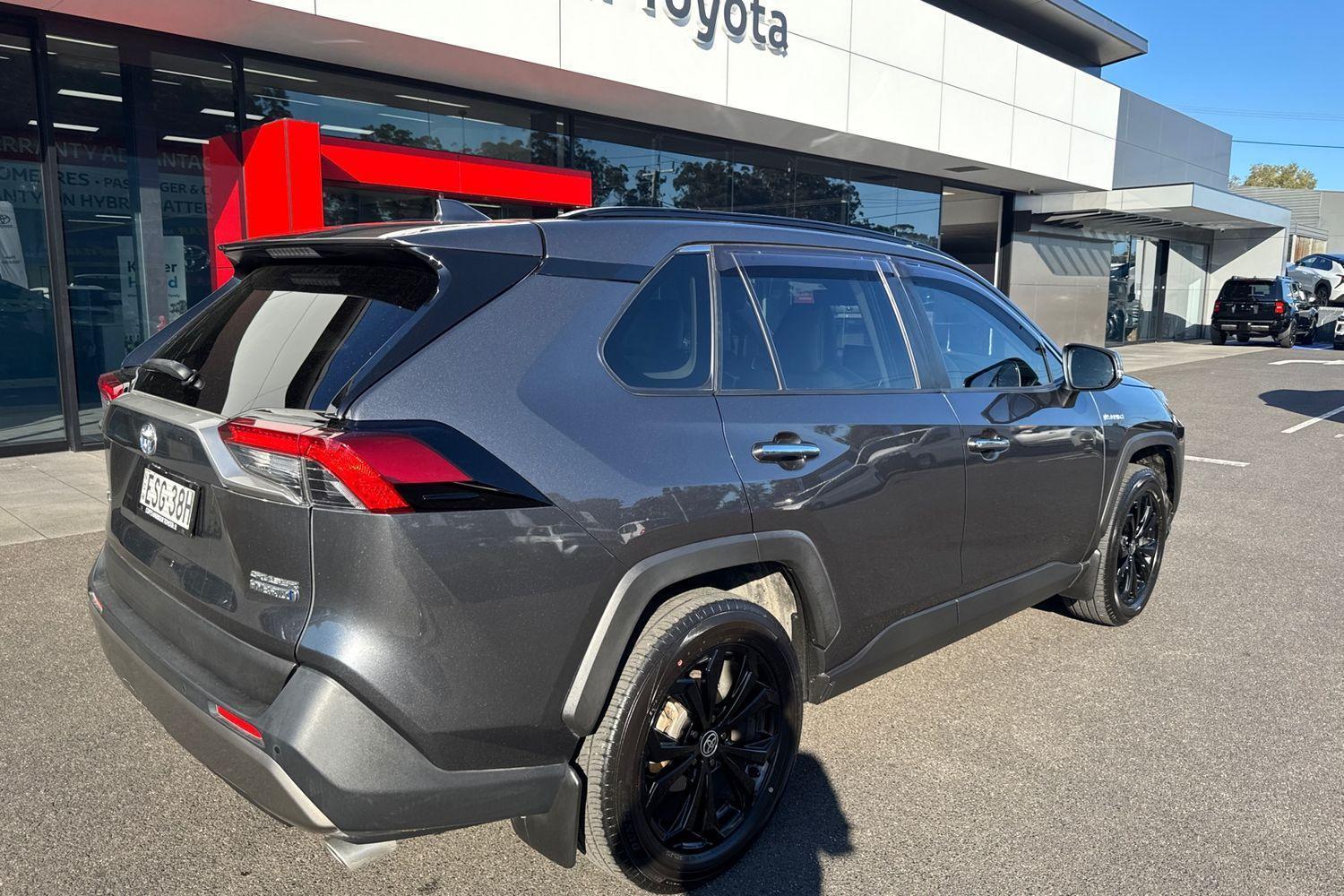2022 Toyota RAV4 Cruiser-AWD in Silver