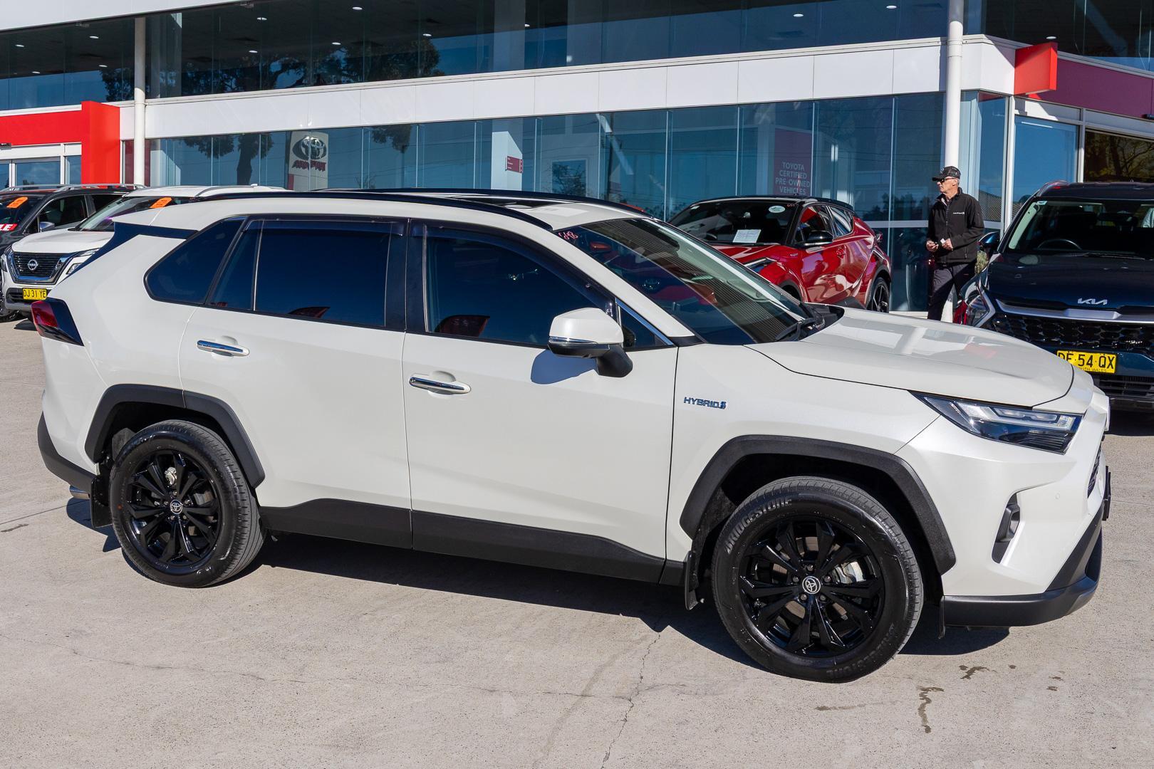 2022 Toyota RAV4 Cruiser-AWD in White