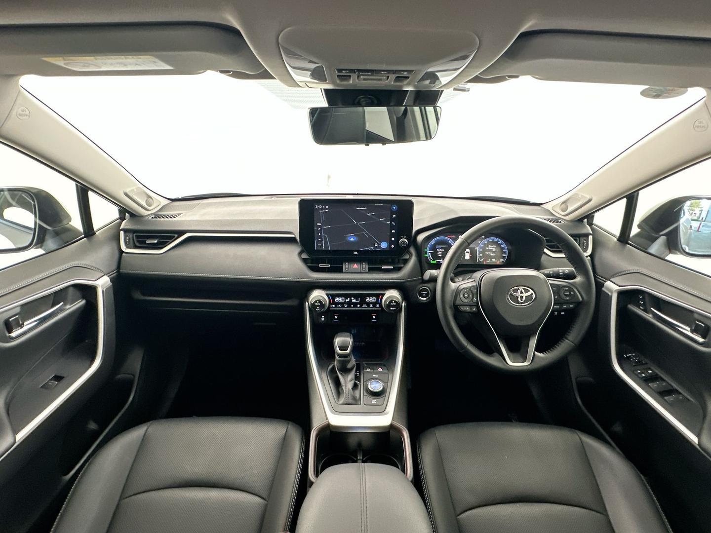 2025 Toyota RAV4 Cruiser-AWD in Silver