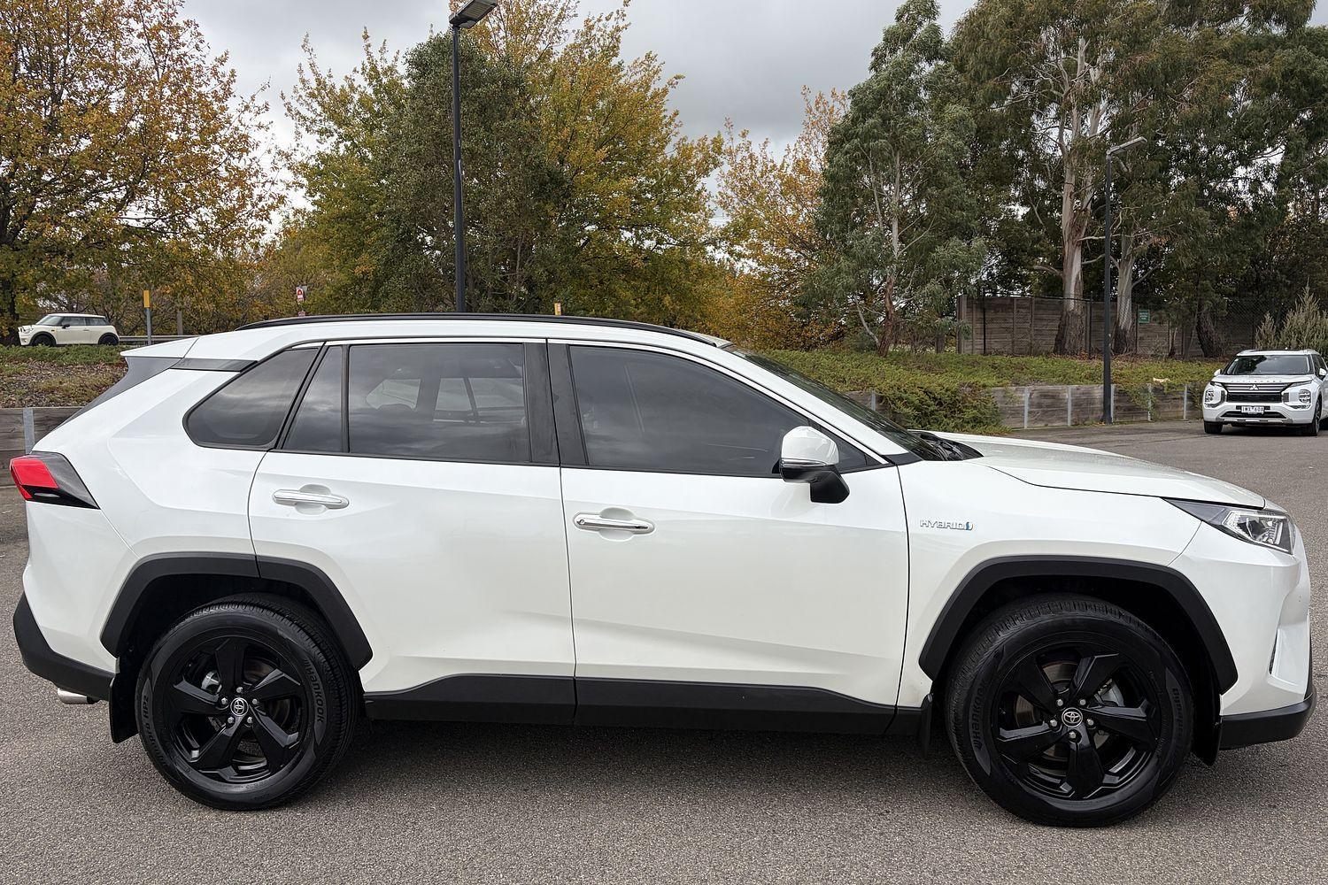 2021 Toyota RAV4 Cruiser in White