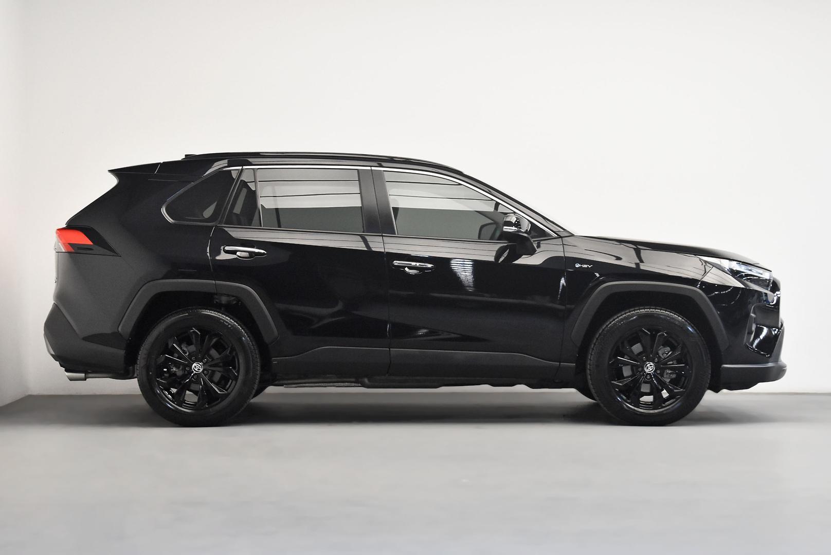 2025 Toyota RAV4 Cruiser in Black