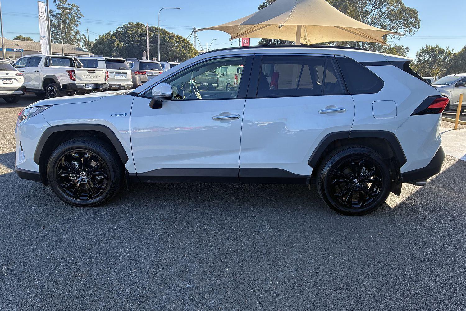 2022 Toyota RAV4 Cruiser-AWD in White