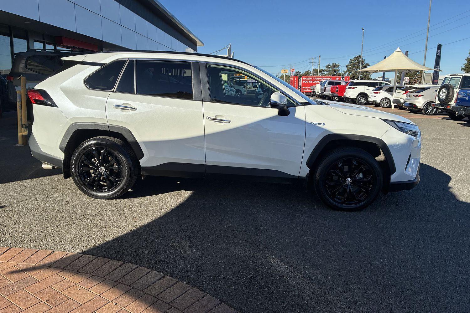 2022 Toyota RAV4 Cruiser-AWD in White