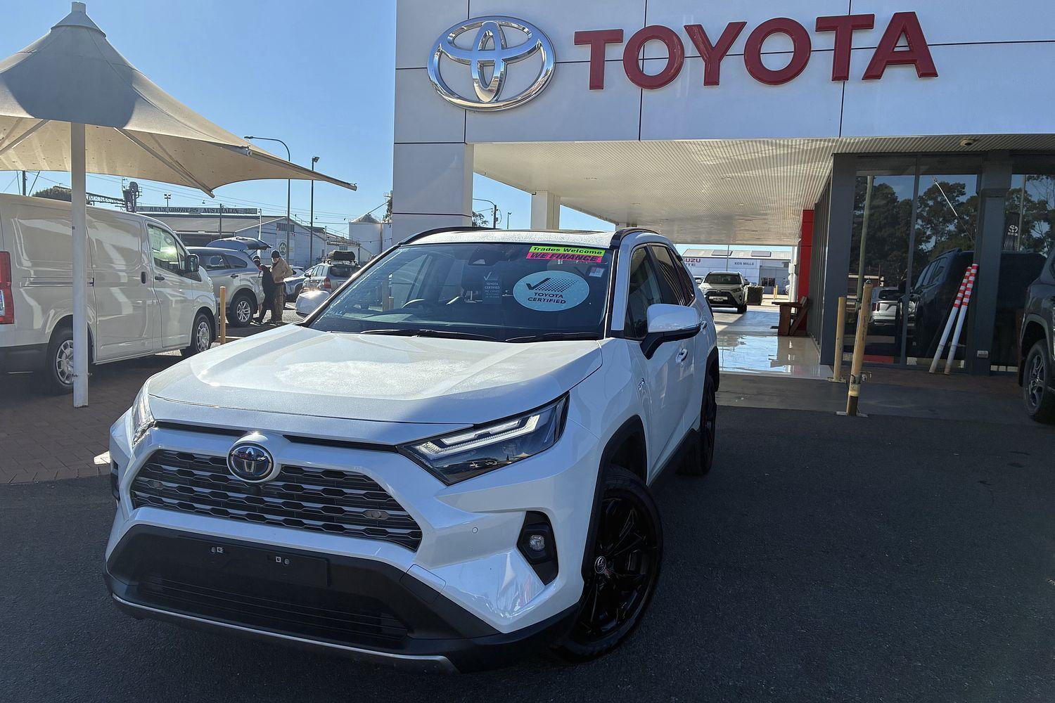 2022 Toyota RAV4 Cruiser-AWD in White