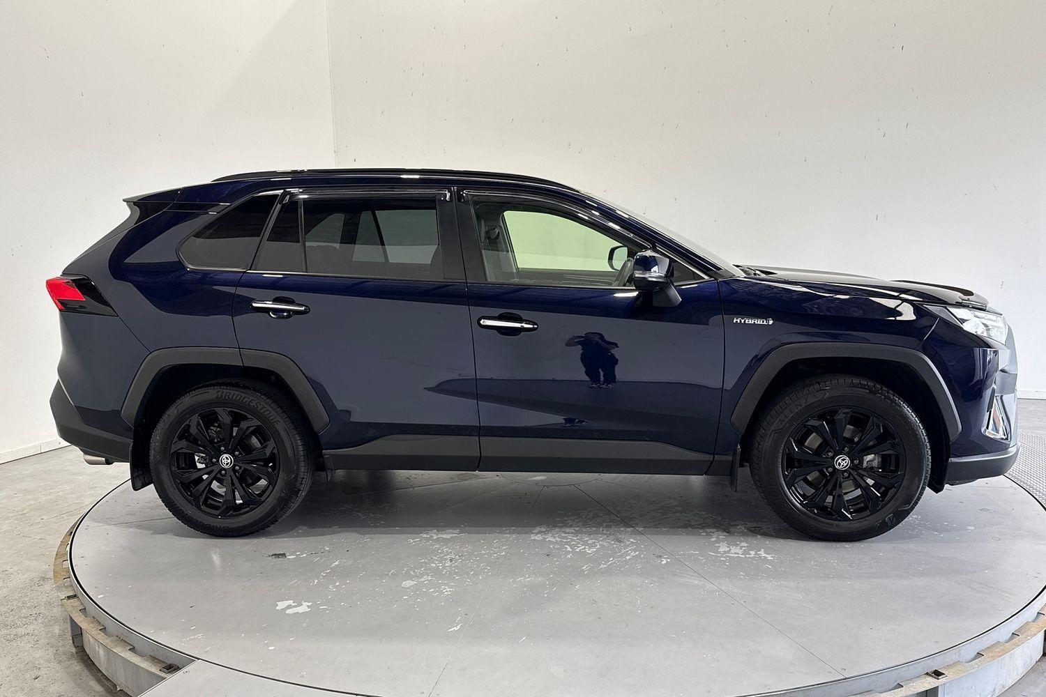 2024 Toyota RAV4 Cruiser in Blue