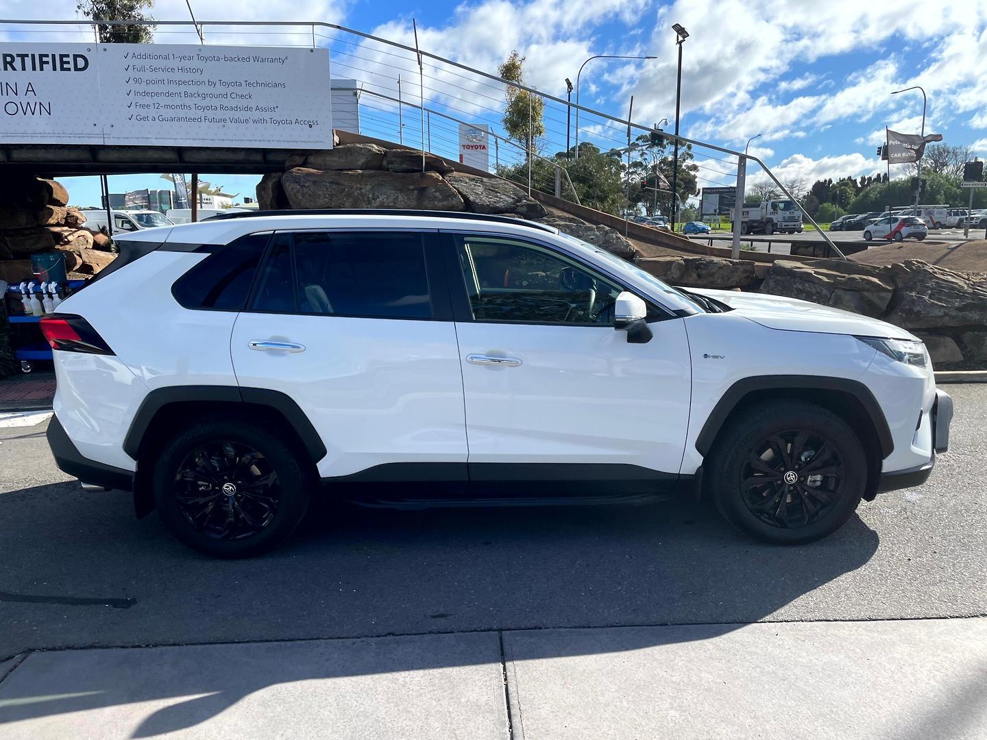 2025 Toyota RAV4 Cruiser in White