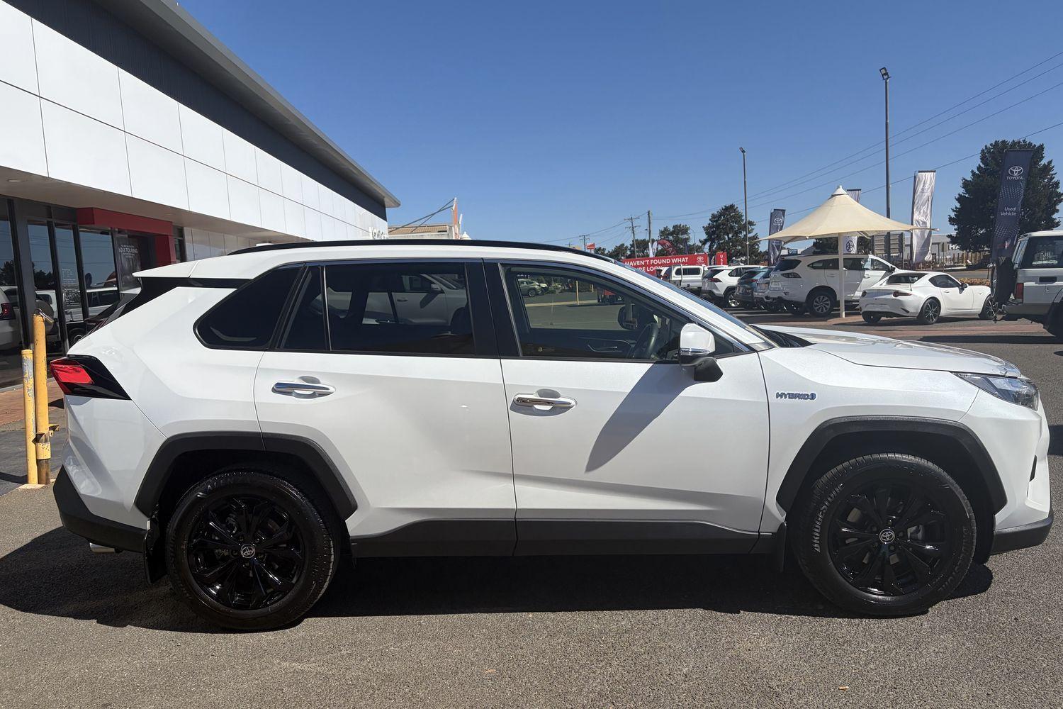2024 Toyota RAV4 Cruiser-AWD in White