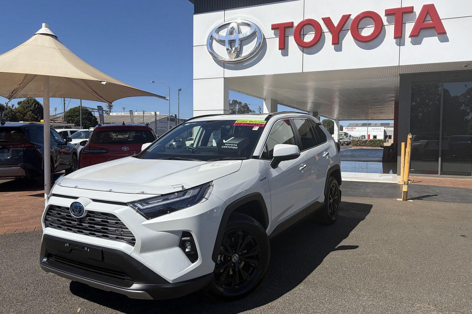 2024 Toyota RAV4 Cruiser-AWD in White