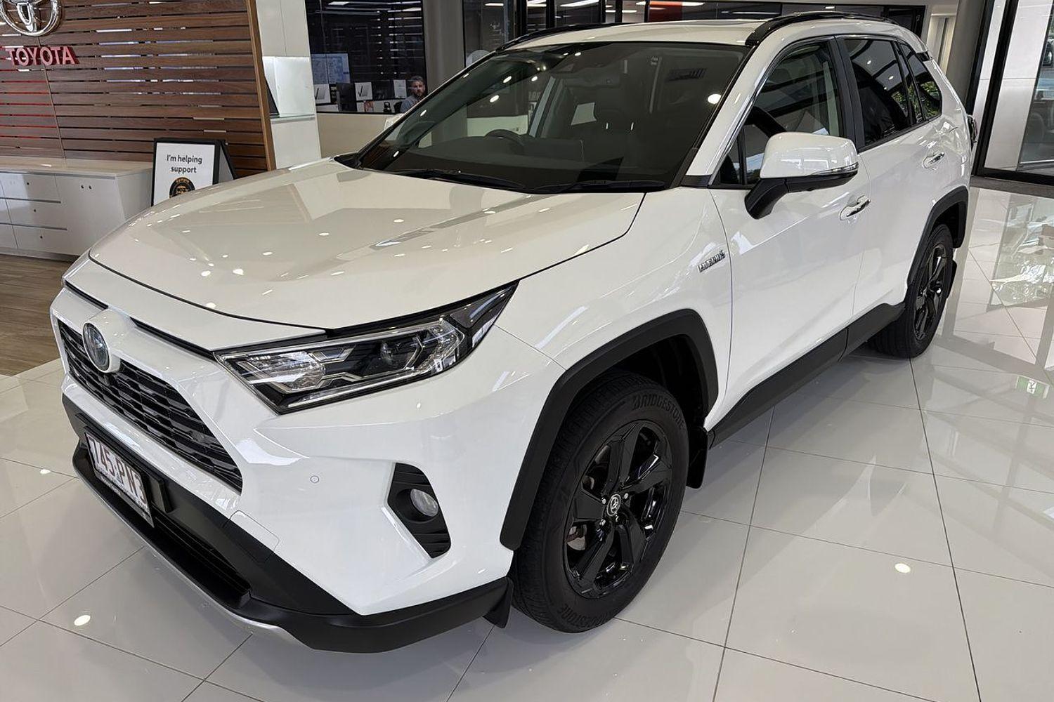 2020 Toyota RAV4 Cruiser-AWD in White
