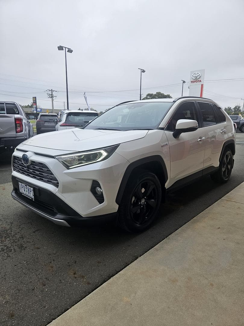 2019 Toyota RAV4 Cruiser-AWD in White