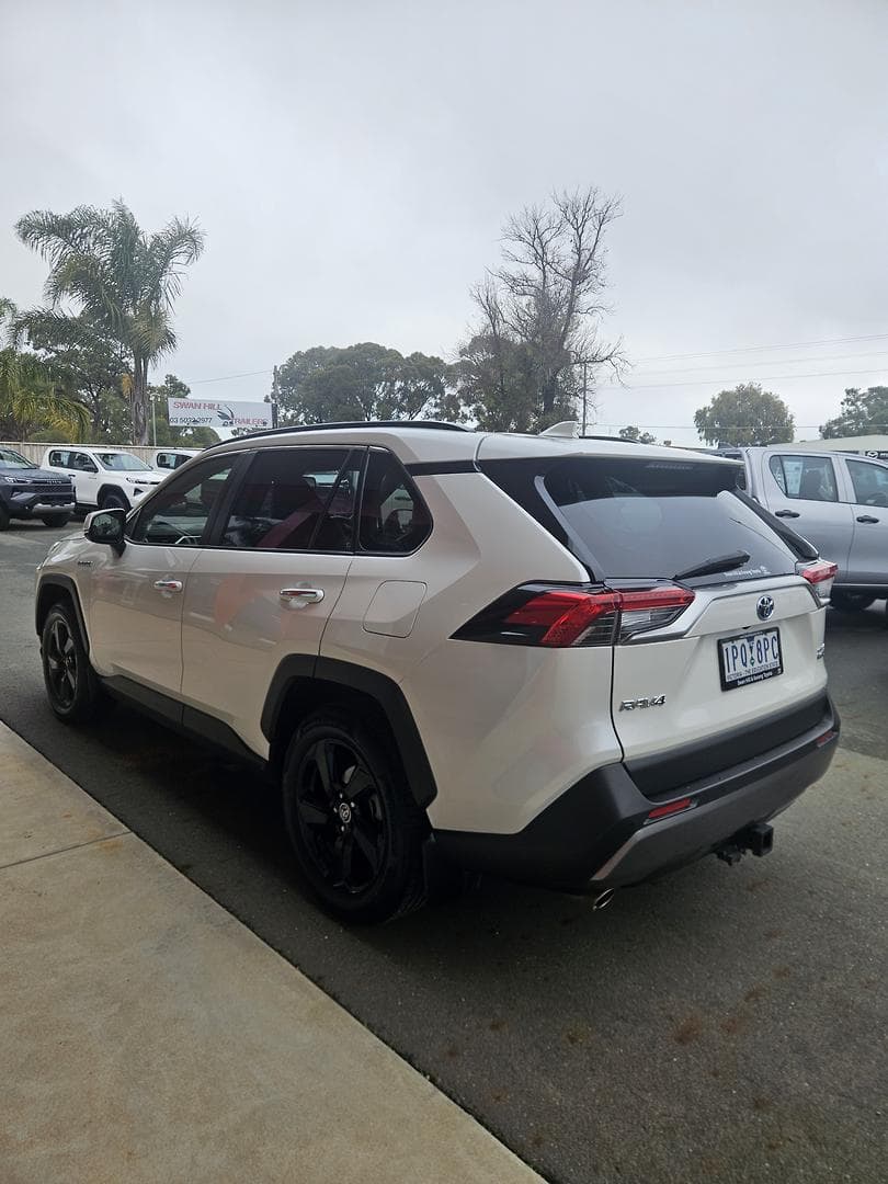 2019 Toyota RAV4 Cruiser-AWD in White