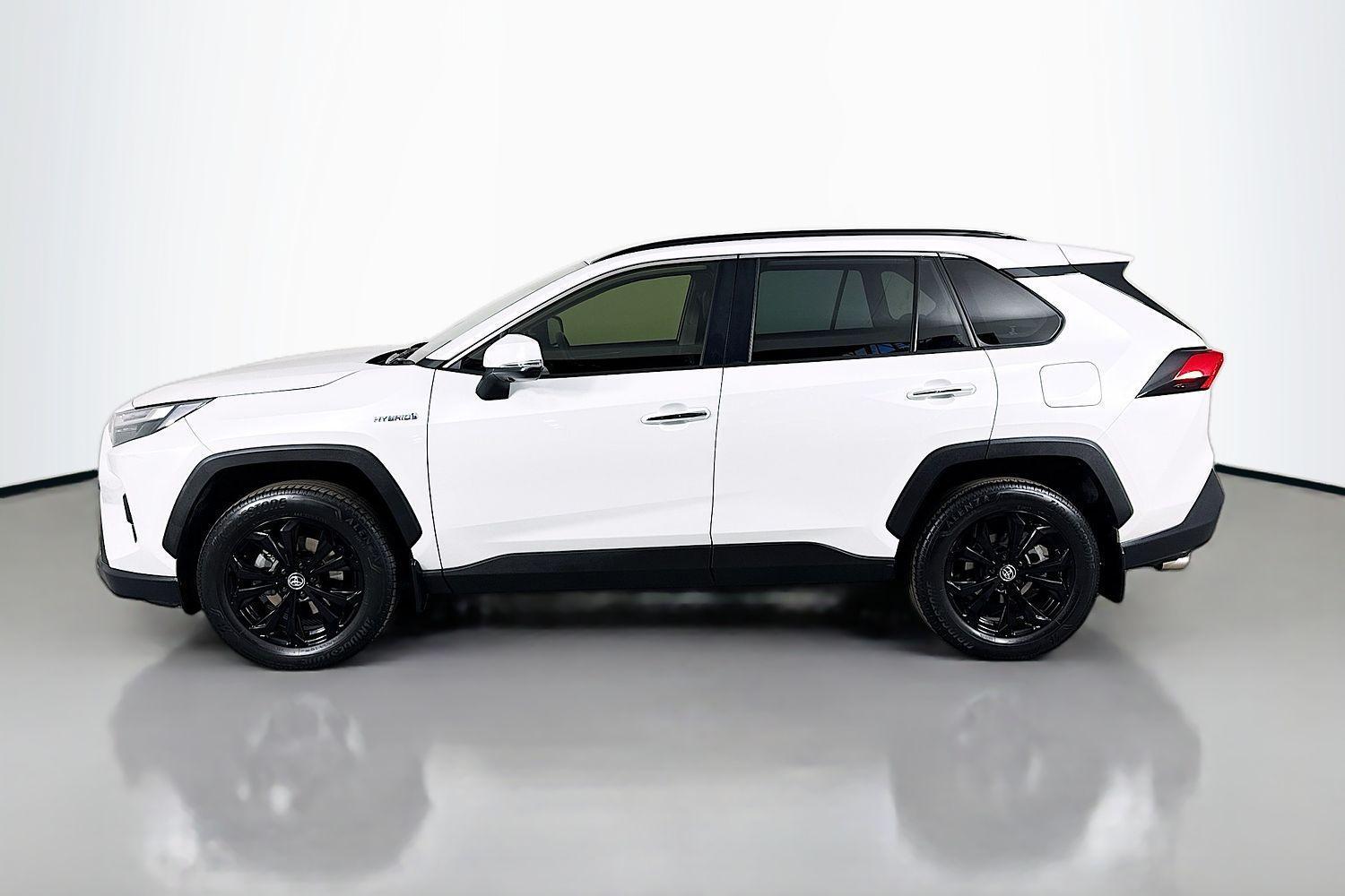 2024 Toyota RAV4 Cruiser AWD in White