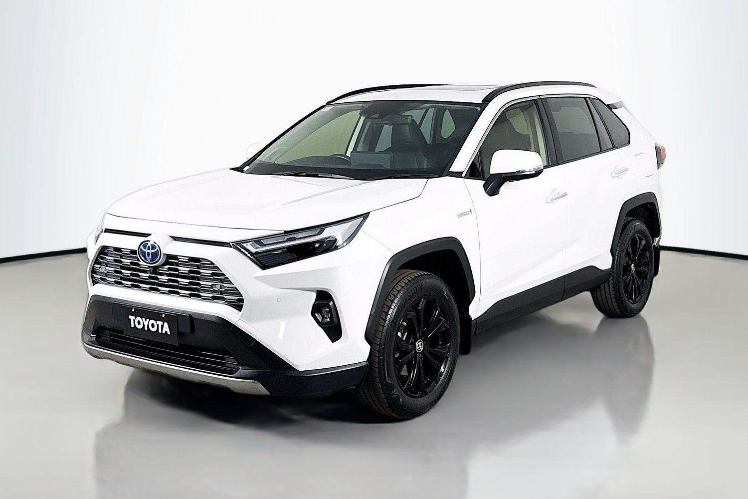 2024 Toyota RAV4 Cruiser AWD in White