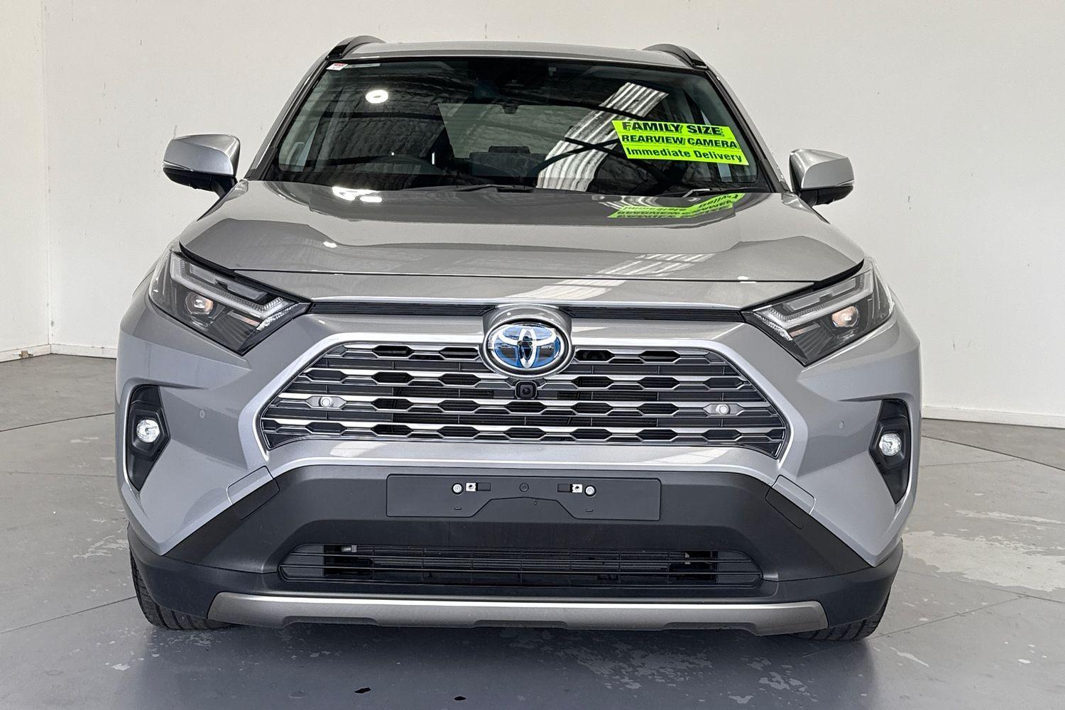 2024 Toyota RAV4 Cruiser in Silver