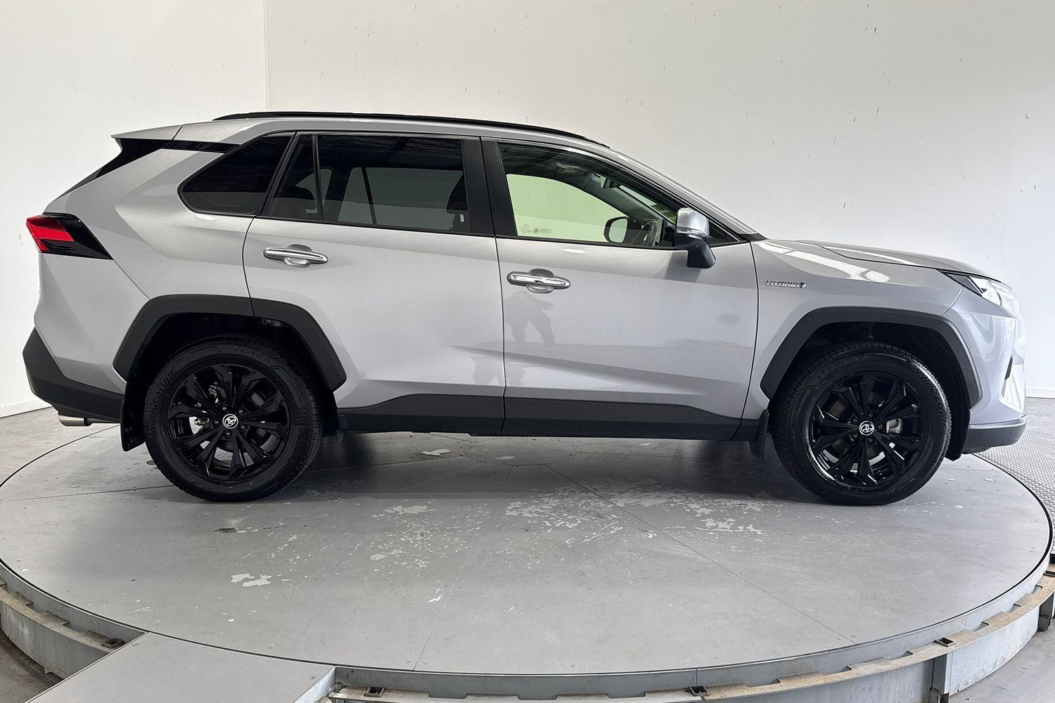 2024 Toyota RAV4 Cruiser in Silver