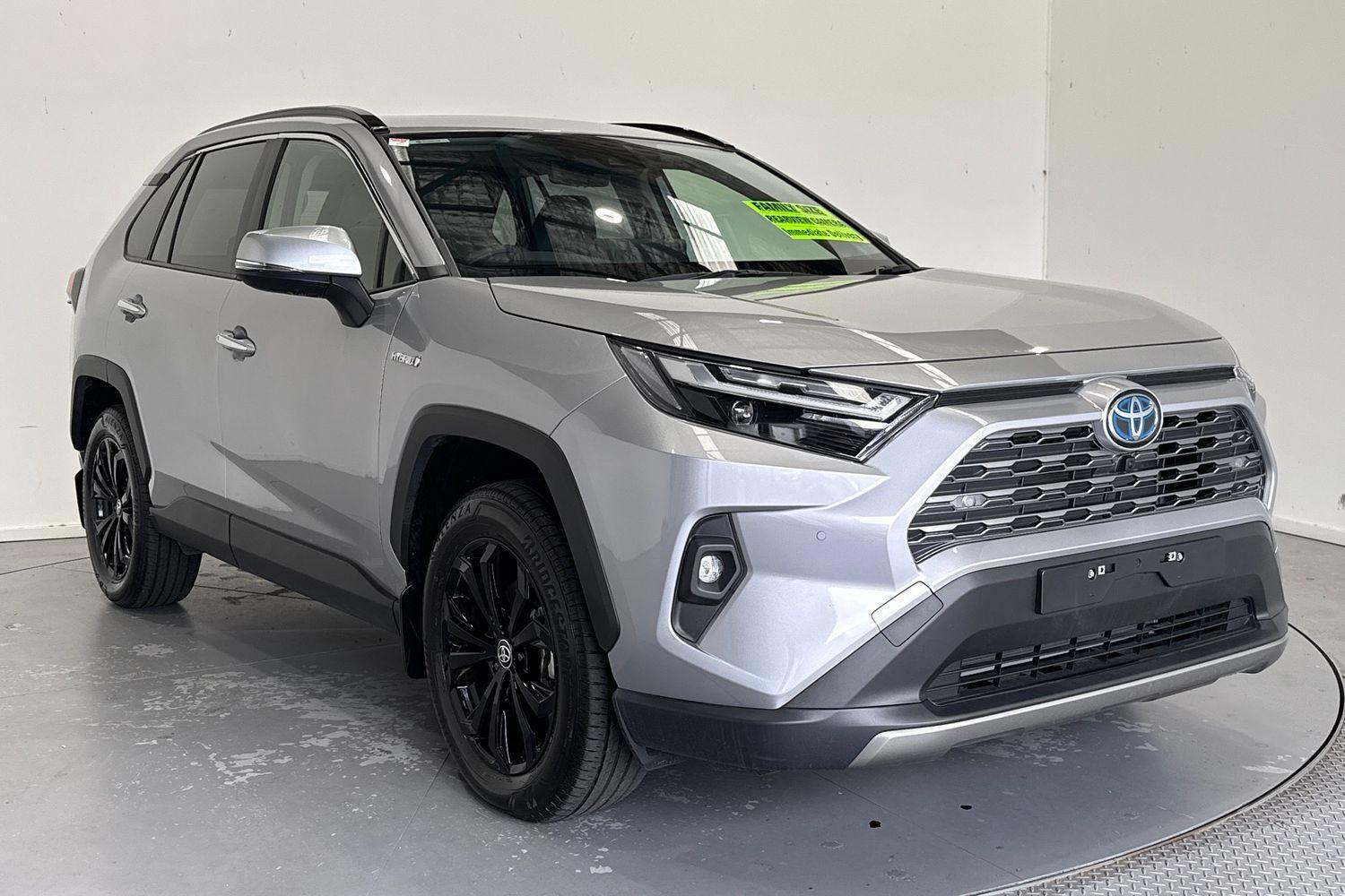 2024 Toyota RAV4 Cruiser in Silver