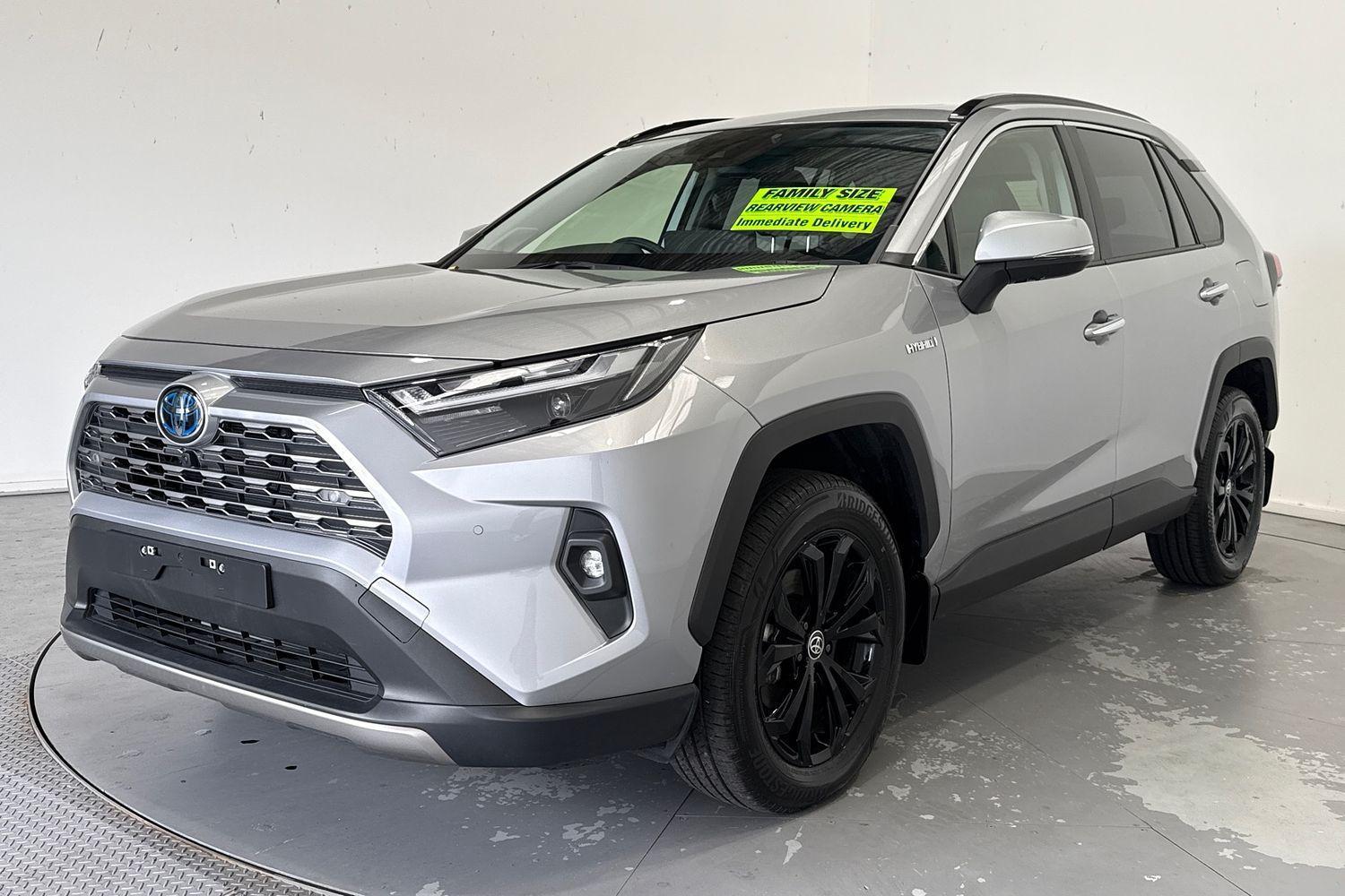 2024 Toyota RAV4 Cruiser in Silver