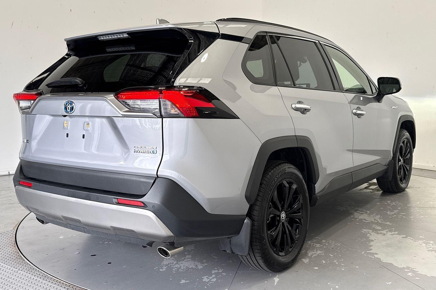 2024 Toyota RAV4 Cruiser in Silver