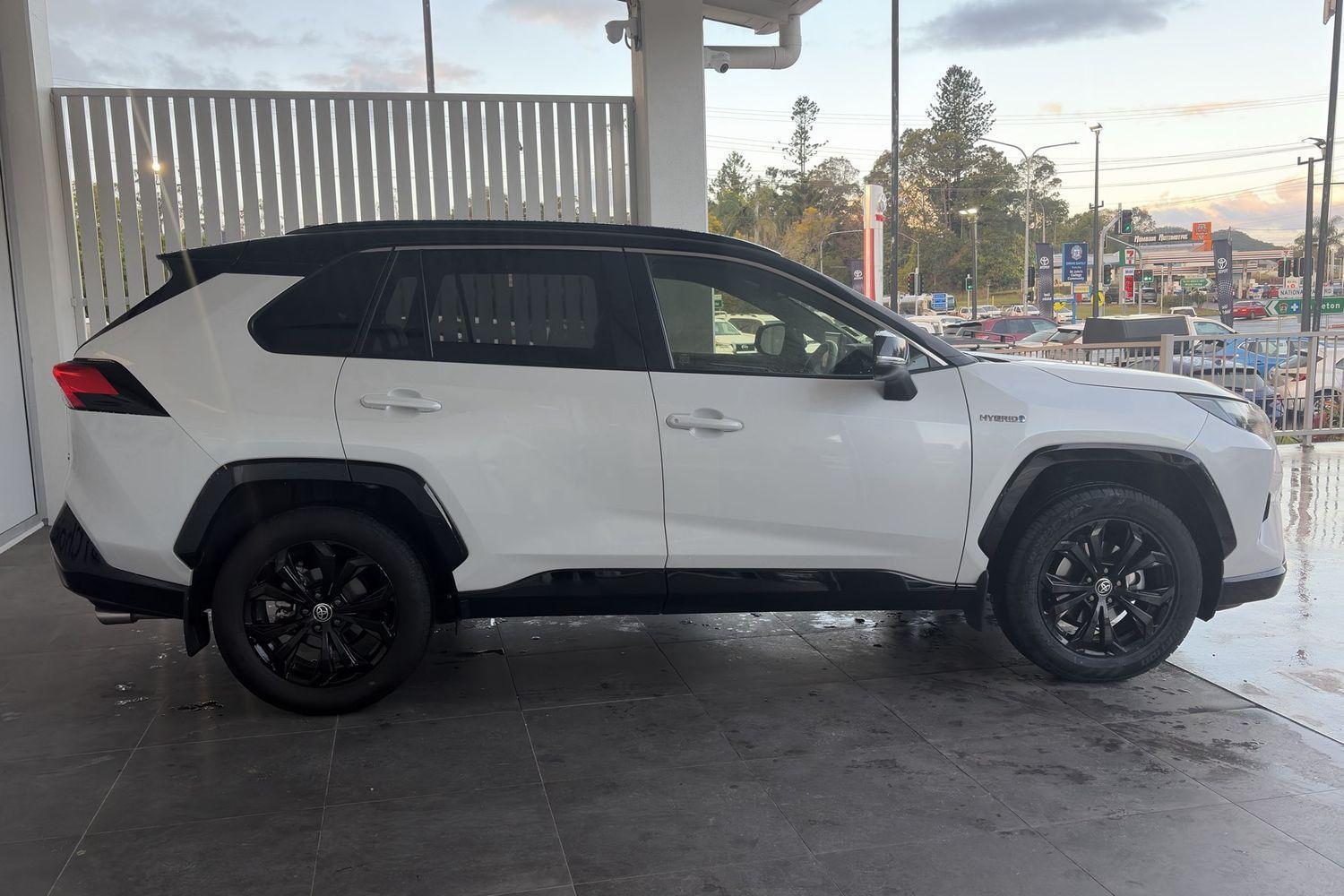 2023 Toyota RAV4 XSE (AWD) in Two Tone White