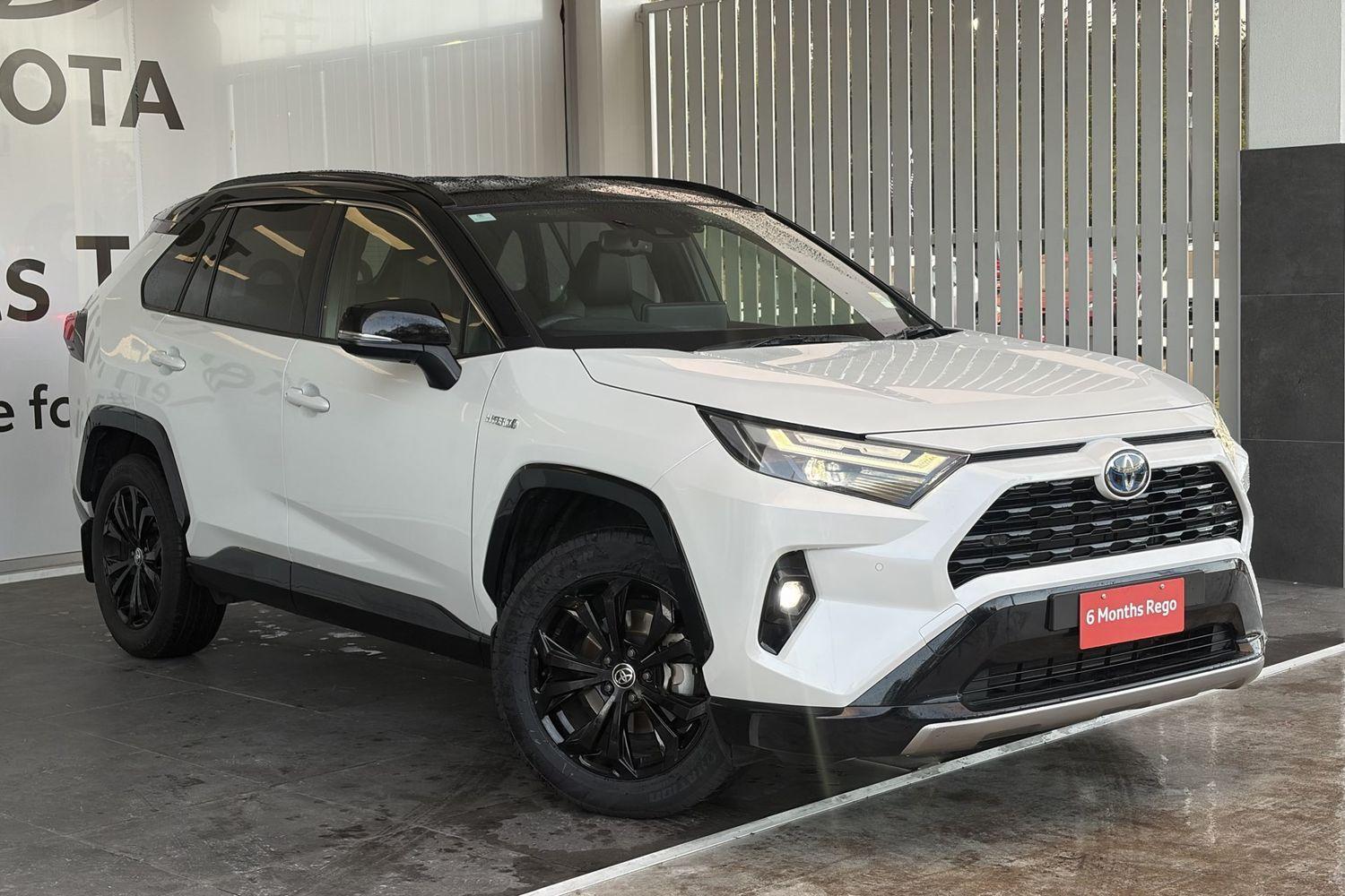 2023 Toyota RAV4 XSE (AWD) in Two Tone White