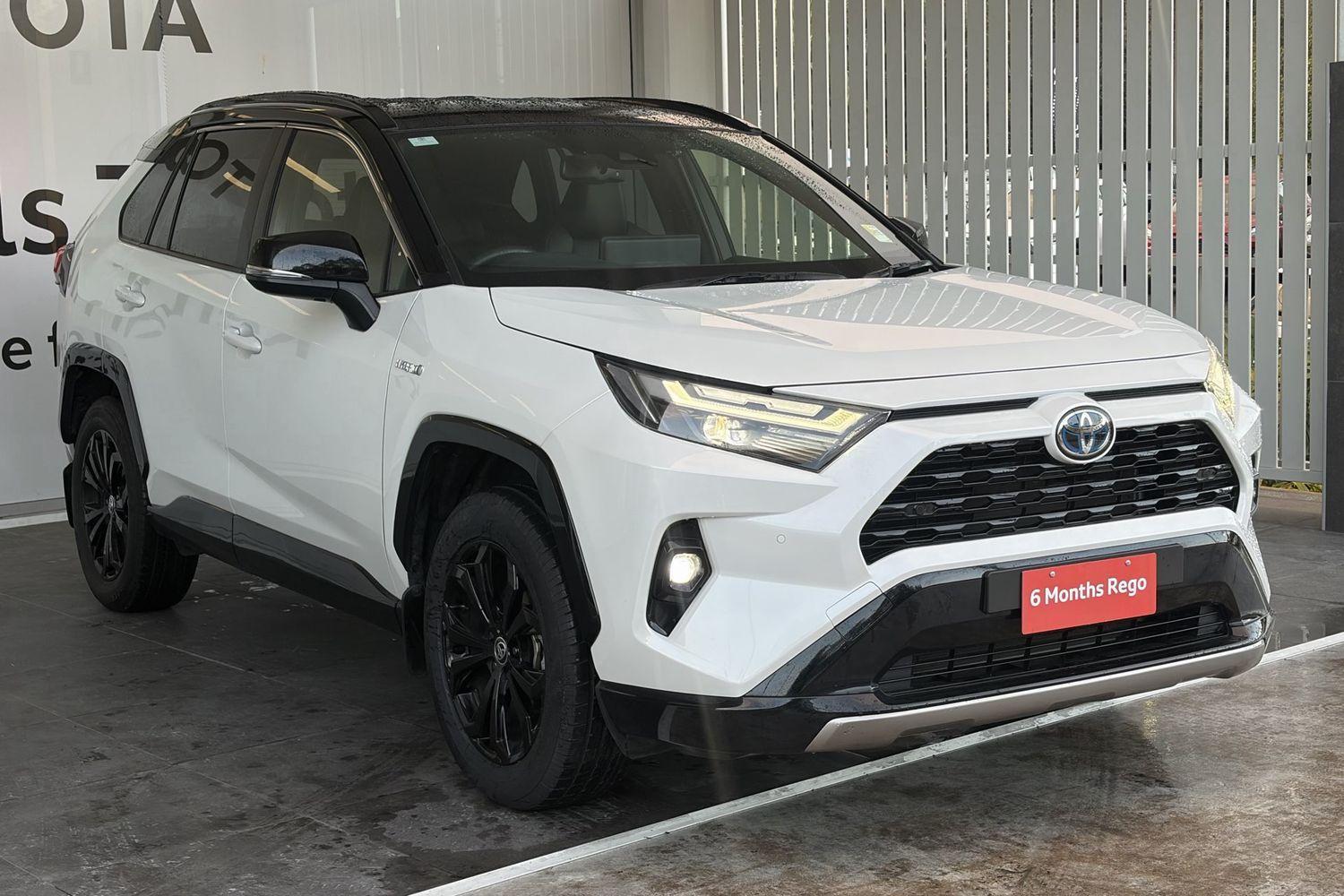 2023 Toyota RAV4 XSE (AWD) in Two Tone White