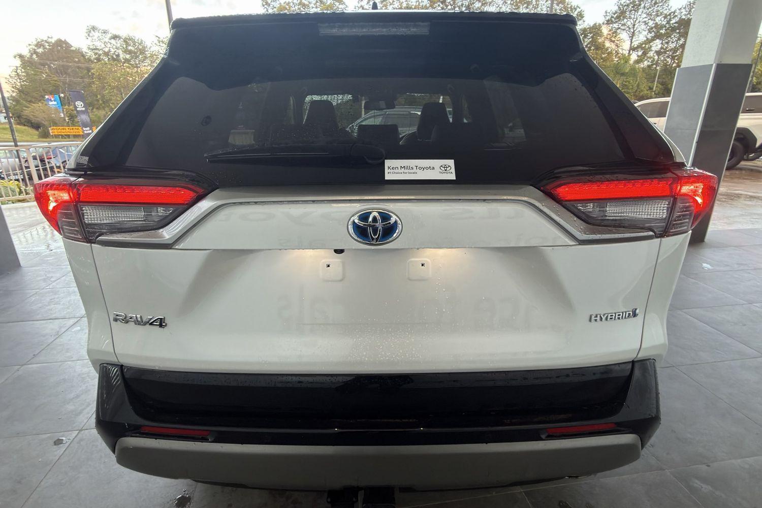 2023 Toyota RAV4 XSE (AWD) in Two Tone White