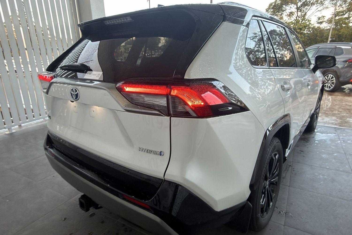 2023 Toyota RAV4 XSE (AWD) in Two Tone White
