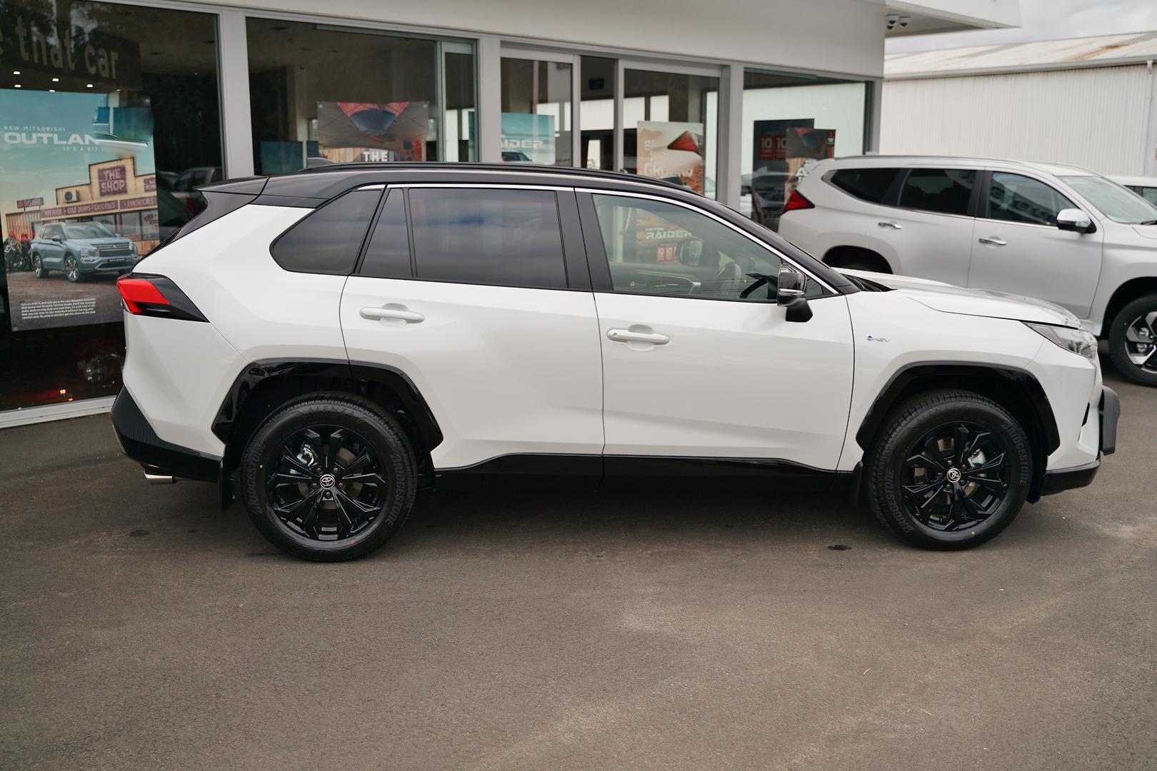 2025 Toyota RAV4 XSE AWD in White